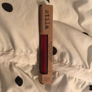 Stilla “stay all day liquid lipstick” (fiery)